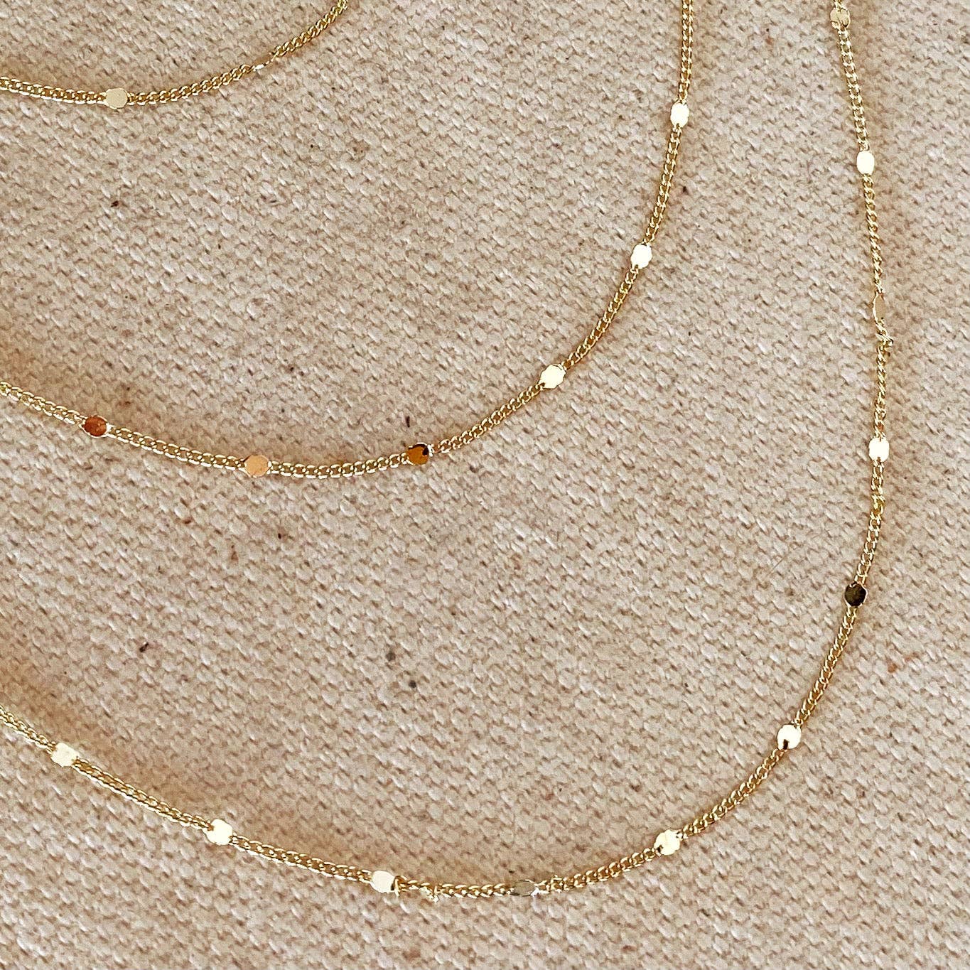 Curb verižica z vtisnjenimi detajli (1 mm, 45 cm) • 18k Gold Filled