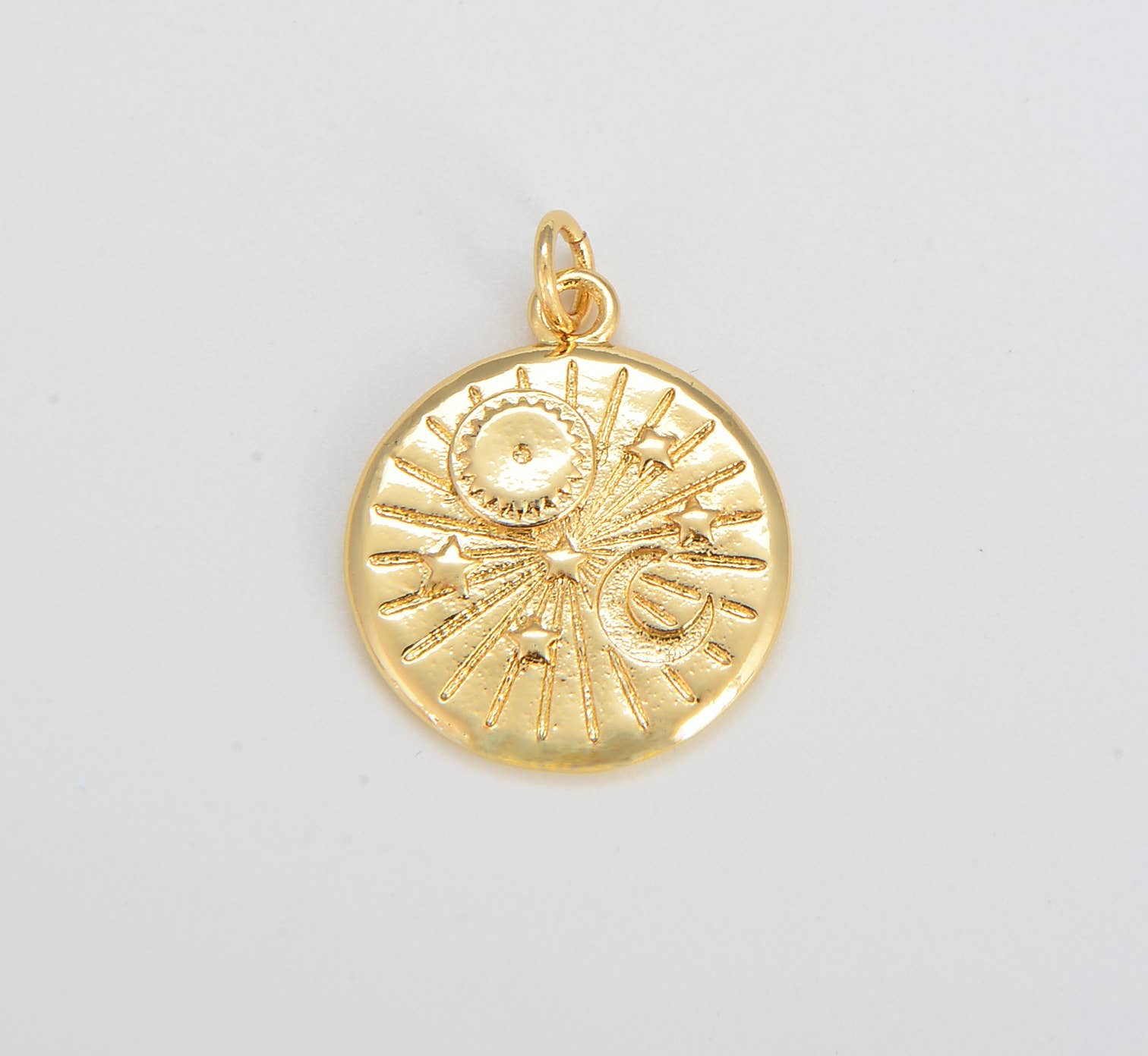 Medaljon z motivom sonca, lune in zvezd • 18k Gold Filled