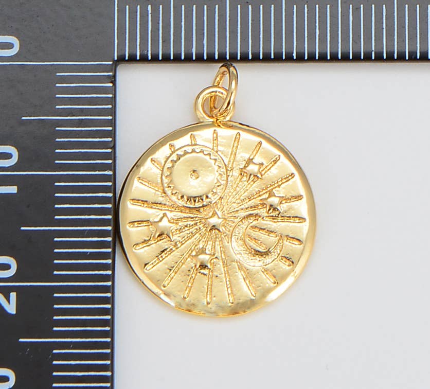 Medaljon z motivom sonca, lune in zvezd • 18k Gold Filled