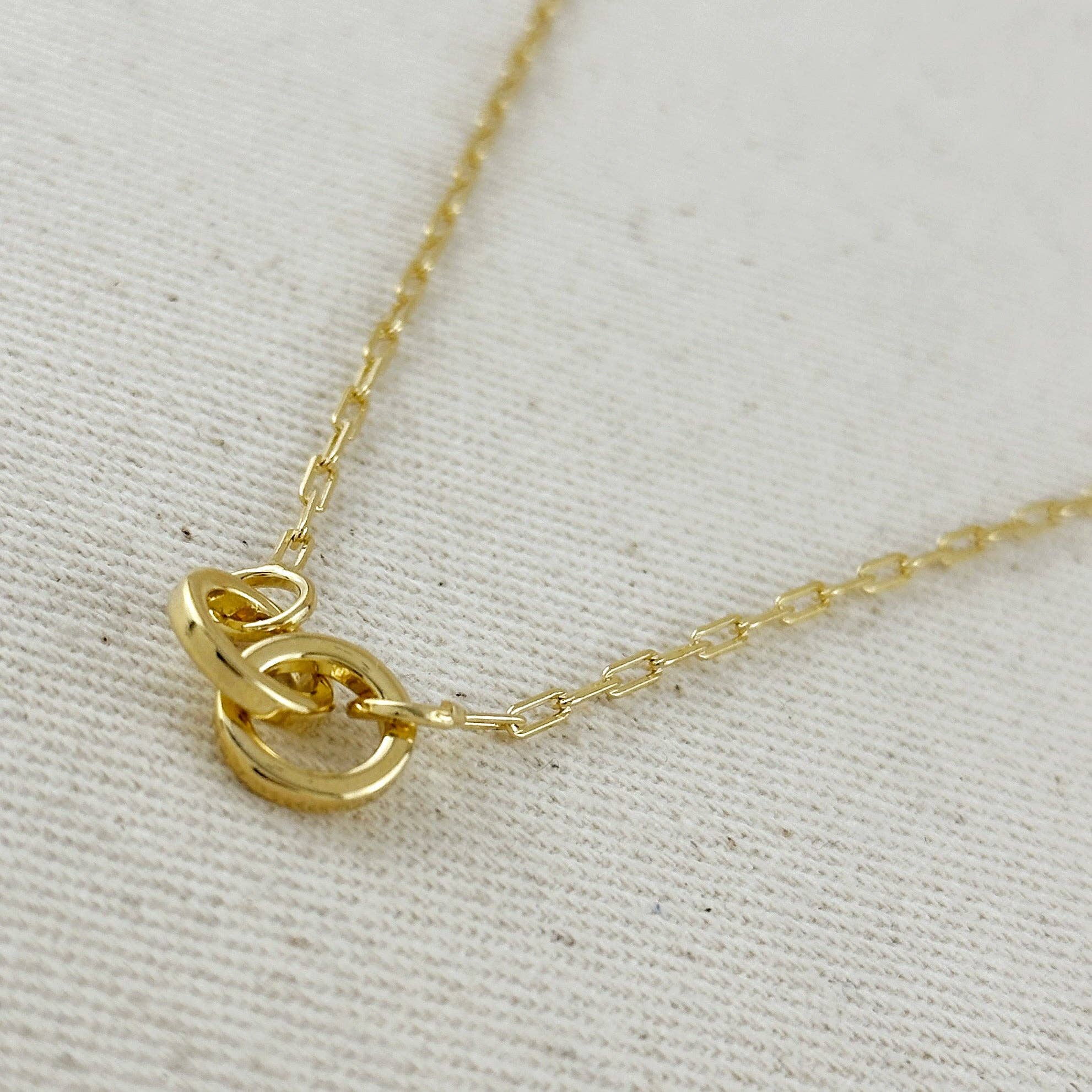 Verižica z medsebojno prepletenima krogoma  • 18k Gold Filled