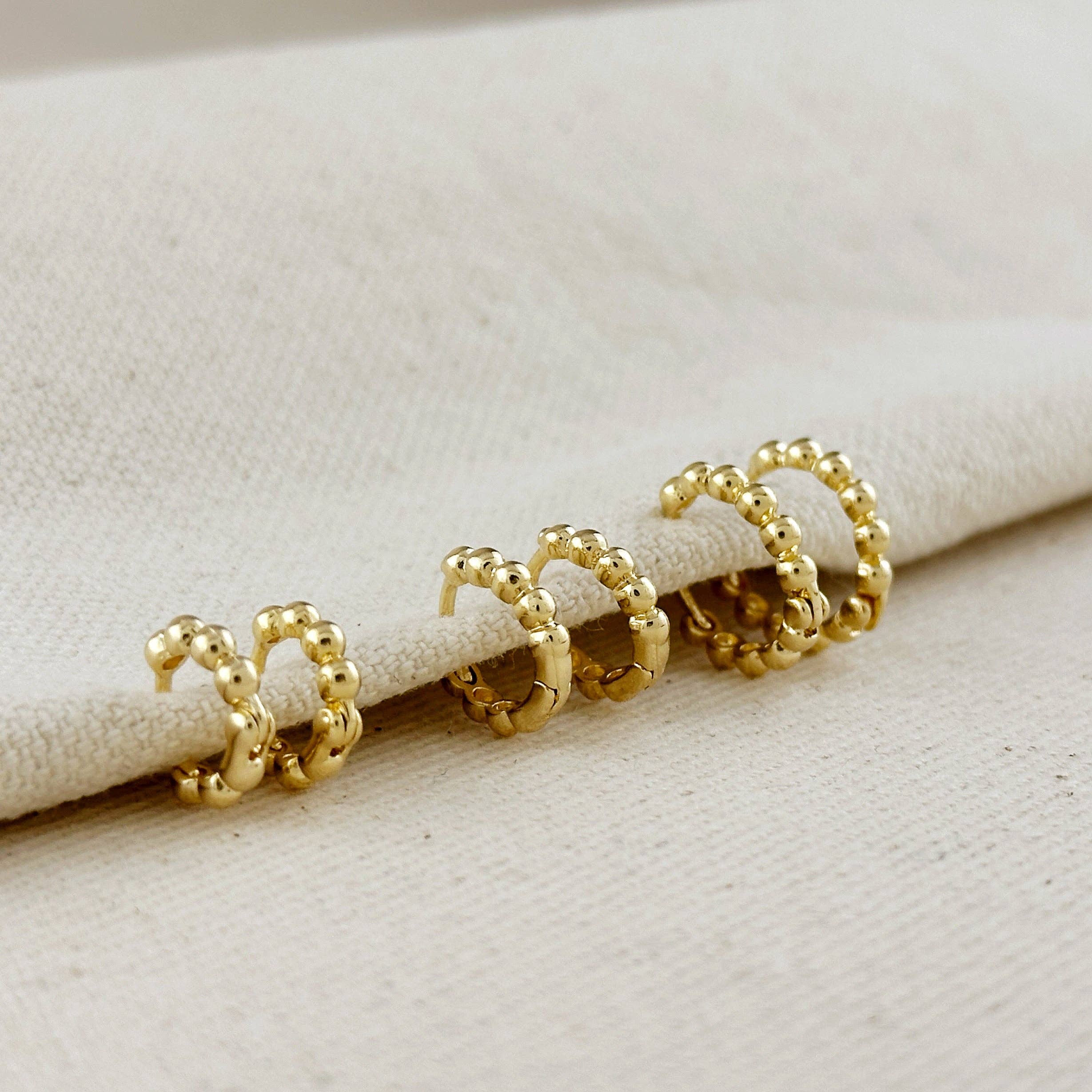 Mini clicker obročasti uhani z drobnimi kroglicami • 18k Gold Filled