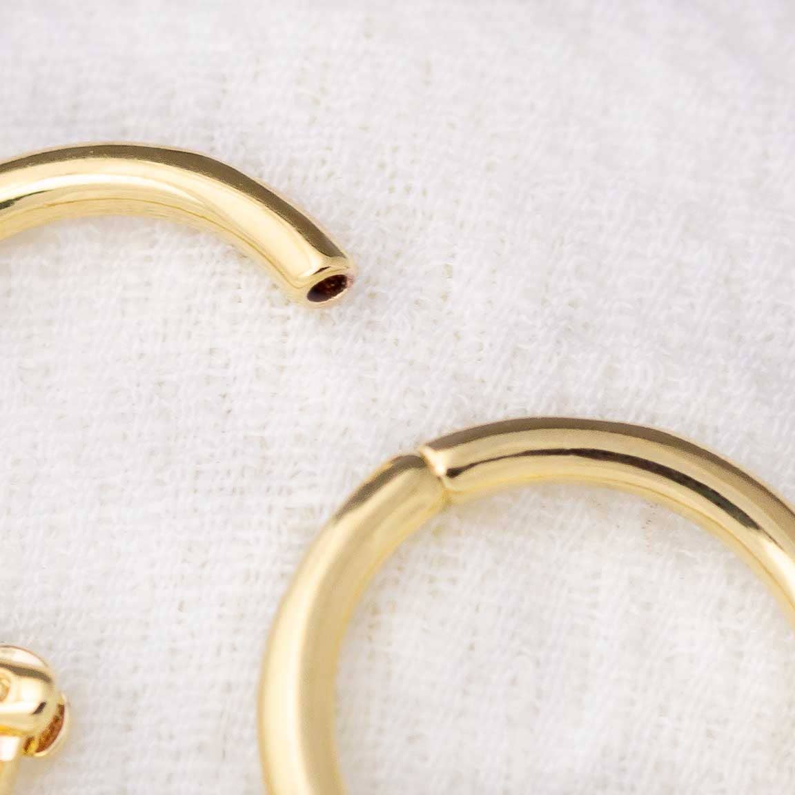 Mini brezšivni clicker obročasti uhani • 18k Gold Filled