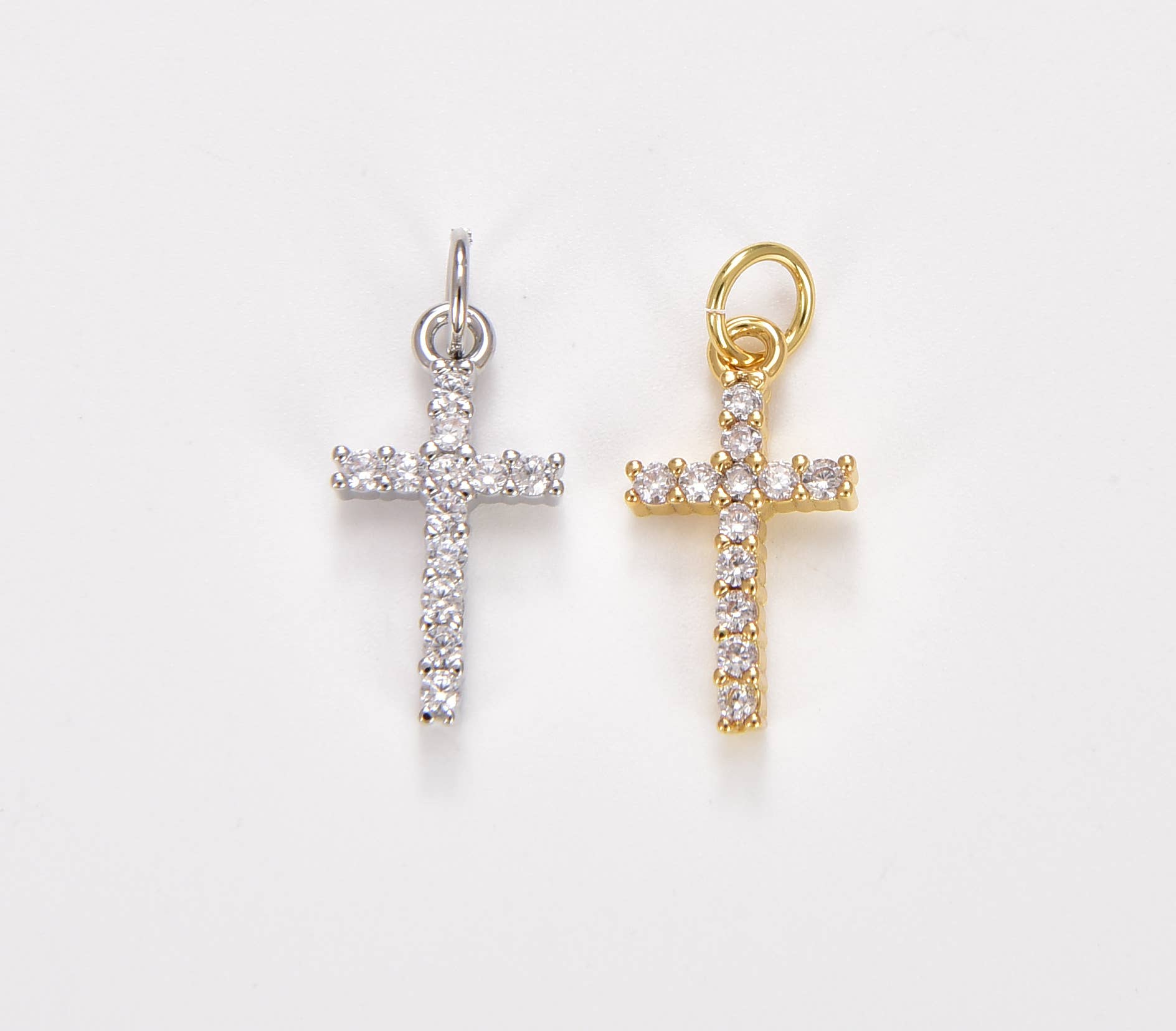 Križ s kristali • 18k Gold Filled