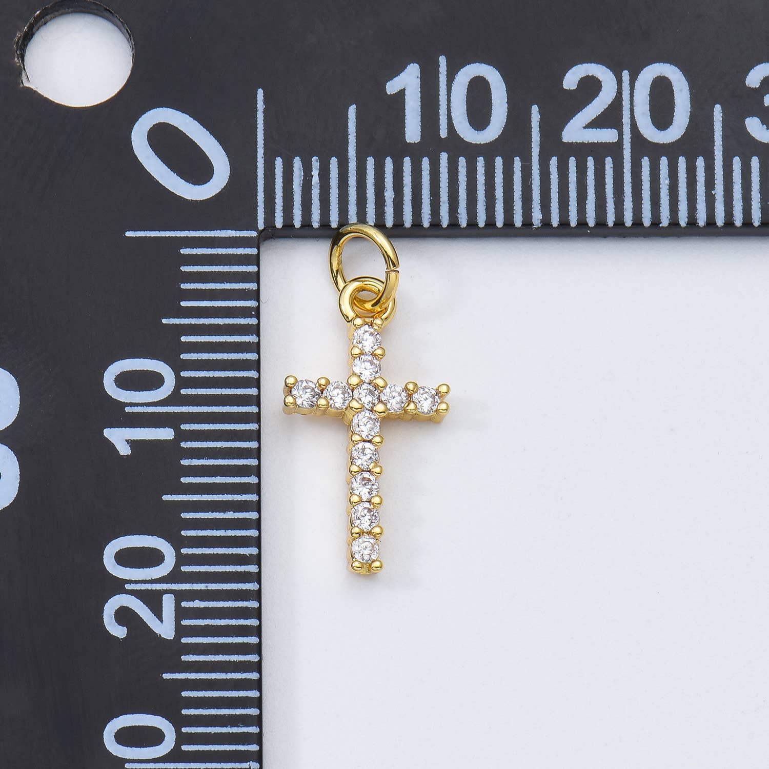 Križ s kristali • 18k Gold Filled