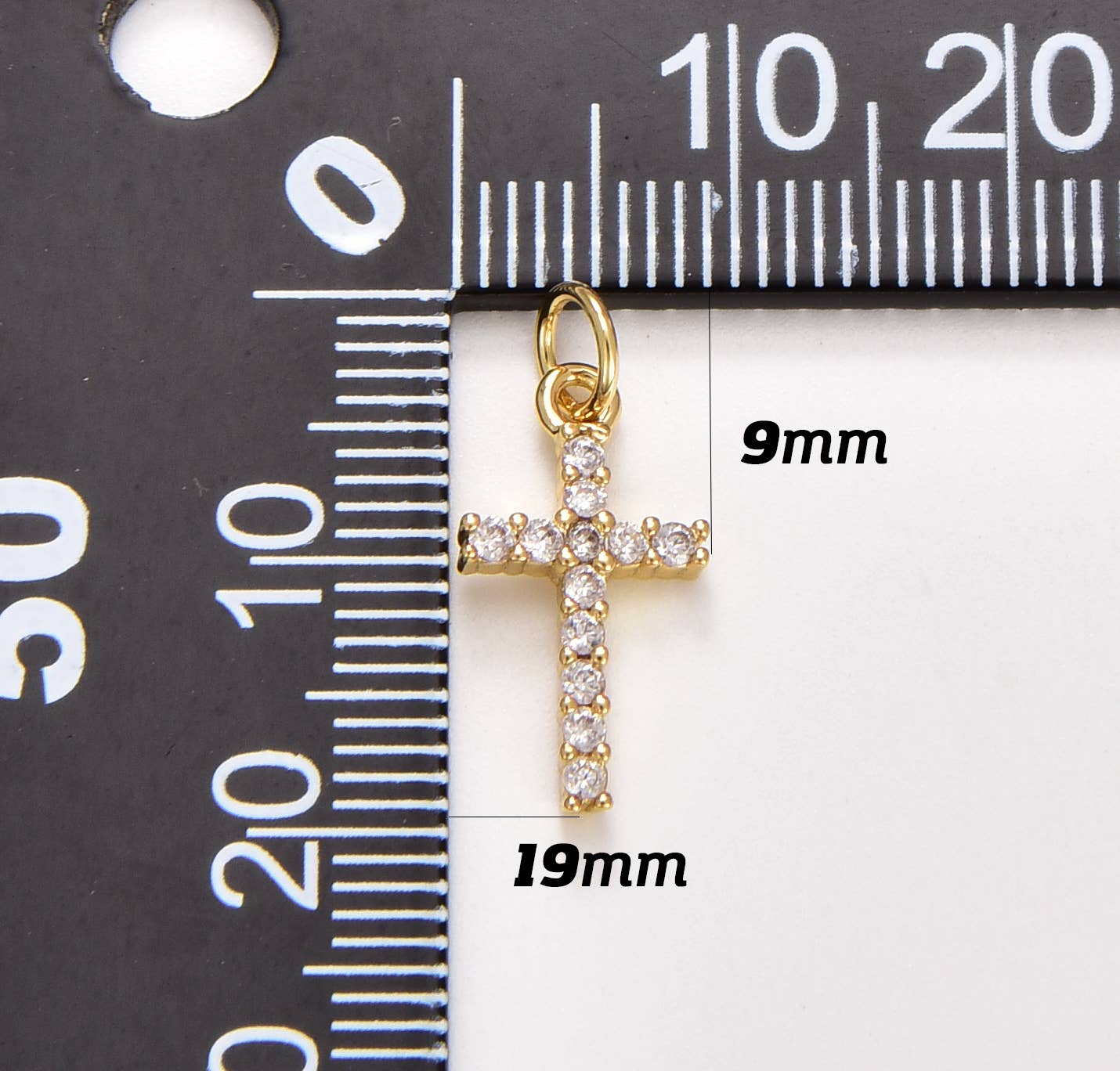 Križ s kristali • 18k Gold Filled